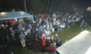 Versorgungsstand und Warteschlange