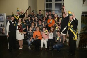 Die Umzugstruppen "Latsch und Bommel" (Publikumsliebling) und "Club 85" (Teilnahme zum 33. Mal)